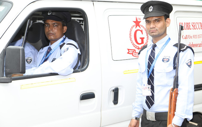 Armed-Guard-with-Cash-Van